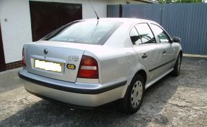 Predam kufor, piate dvere, dvere, škoda, octavia, 9102