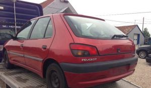 Peugeot 306 1.9 D djy rozpredám na diely